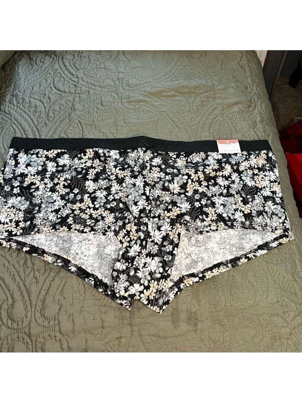 Cacique panty black, white, and yellow  size 14 to 16. Boy short